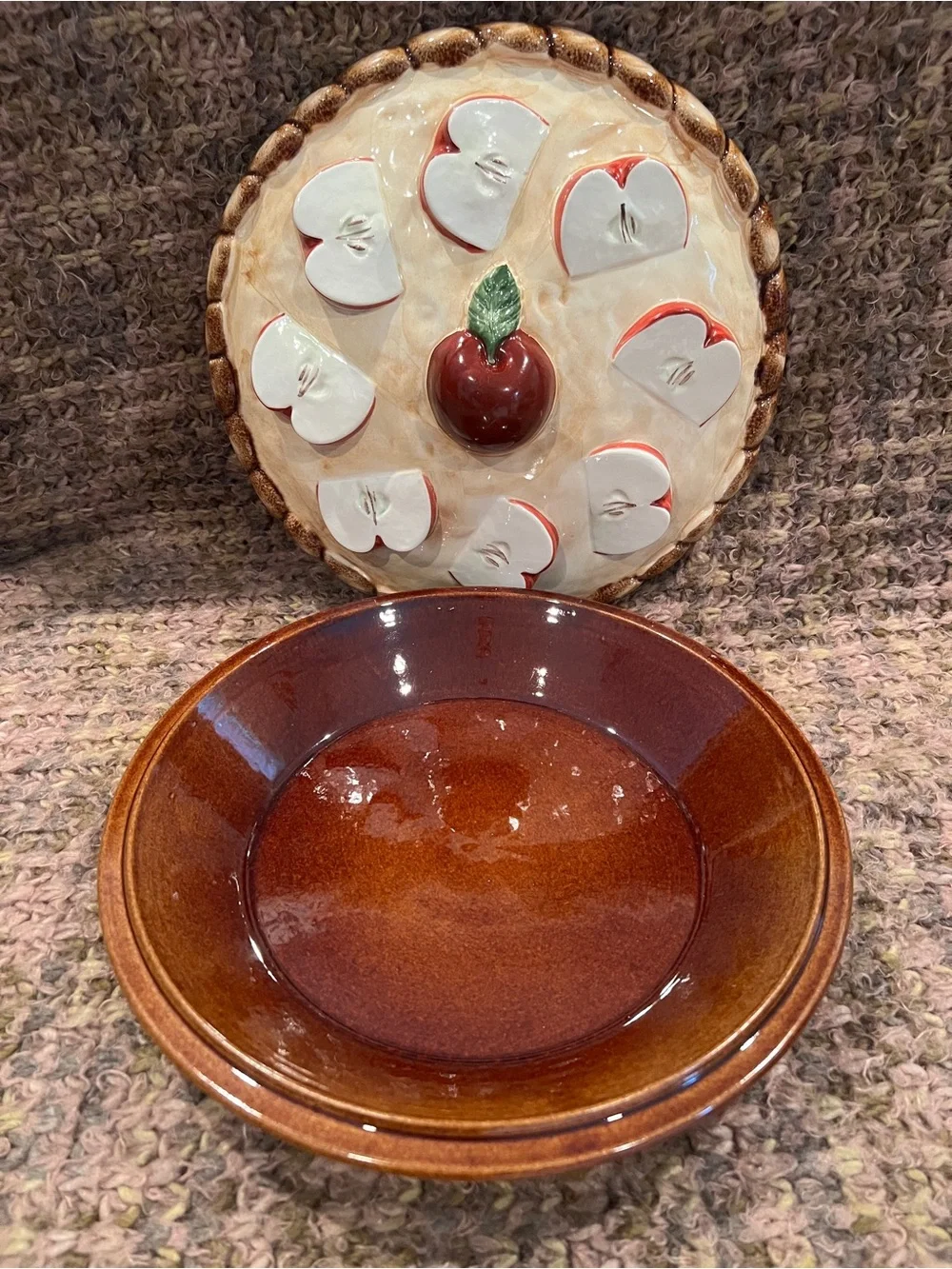 Vintage Apple Pie Covered Pie Keeper Saver Over and Back Inc. Brand New In Box